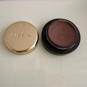 MERIT
Solo Shadow Cream-to-Powder Soft Matte Eyeshadow- Social (soft mauve).